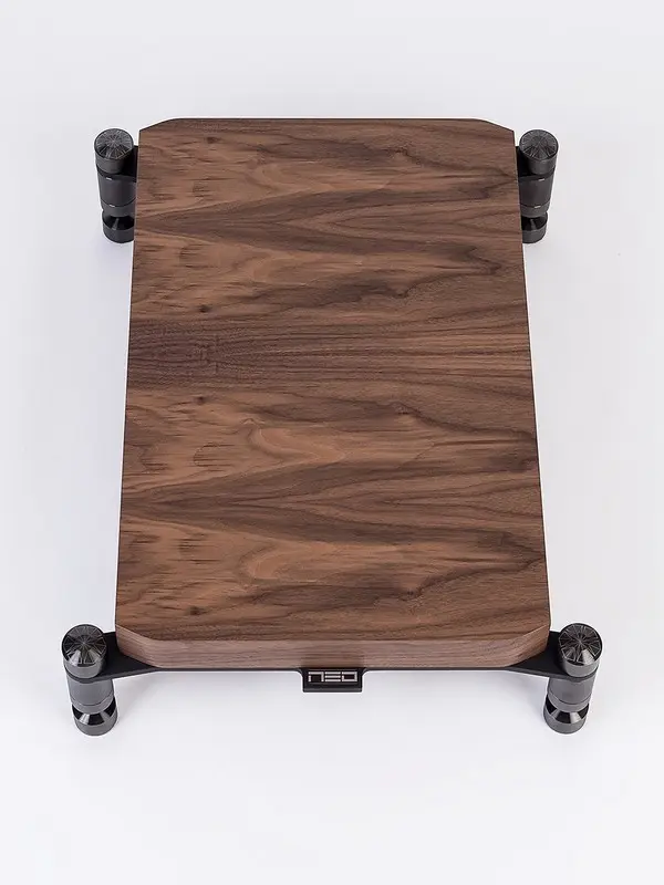 Neo_quattron_reference_amp-stand4